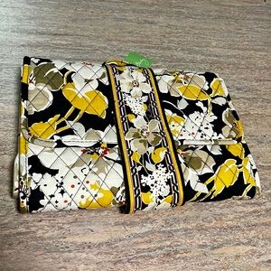 NWT Vera Bradley Dogwood changing pad clutch